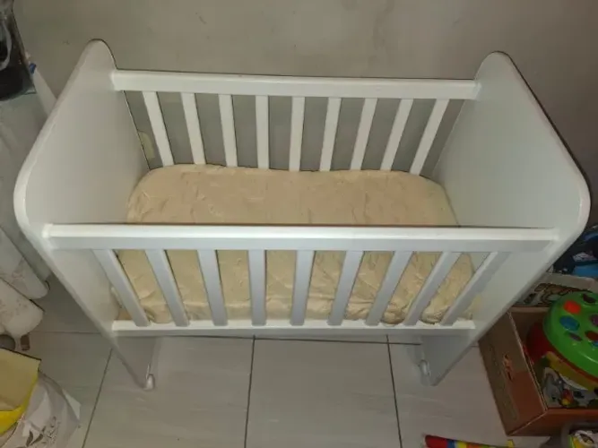 Mini berço seminovo com colchão