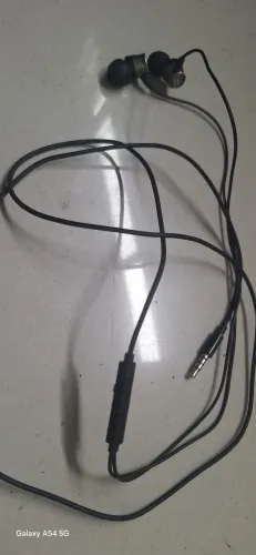 Fone de ouvido Motorola com fio