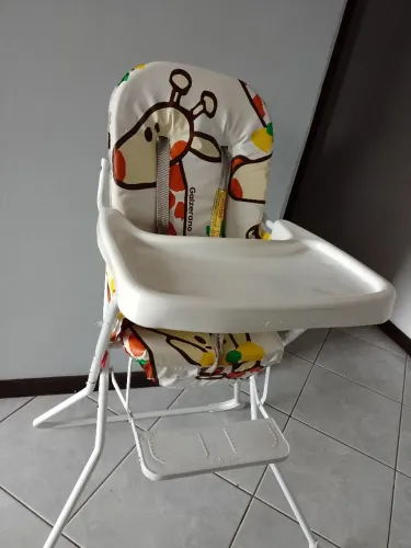 Cadeira de alimentação infantil