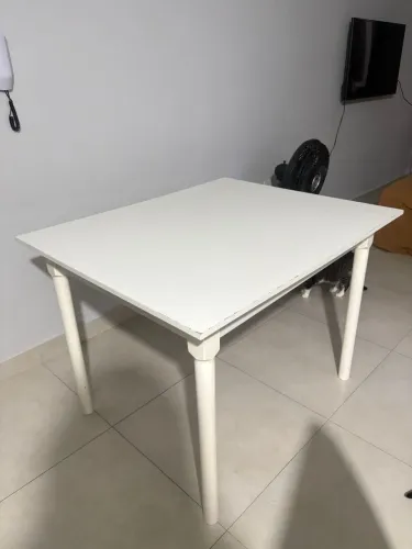 MESA DE JANTAR 4 LUGARES