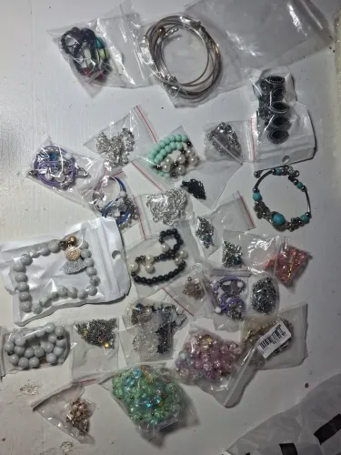 Vendo pulseiras e braceletes novos