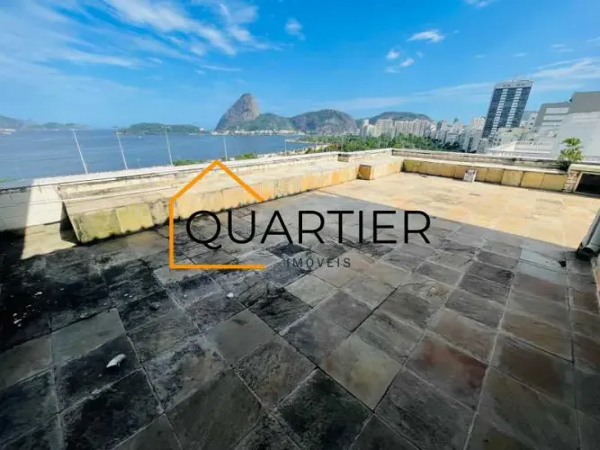 Cobertura Duplex Exclusiva de 708m² com Vista Panorâmica para a Baía de Guanabara