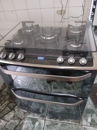 ?Fogão Electrolux 5 Bocas 76DXV Inox - Mesa de Vidro e Duplo Forno (127V)