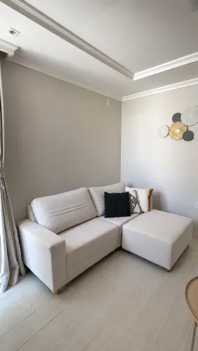 Vendo sofá 2,20 com chaise para apoio dos pés