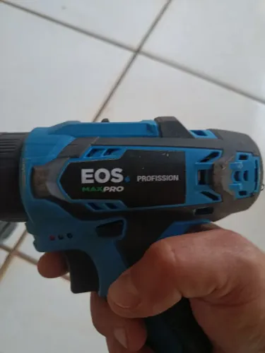 Furadeira e parafusadeira a bateria