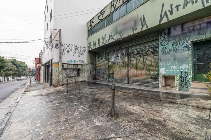 Galpão na Avenida Álvaro Ramos, 352  400 m²