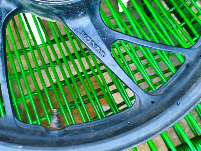 Vendo roda fan 160 original com amassado precisa soldar 