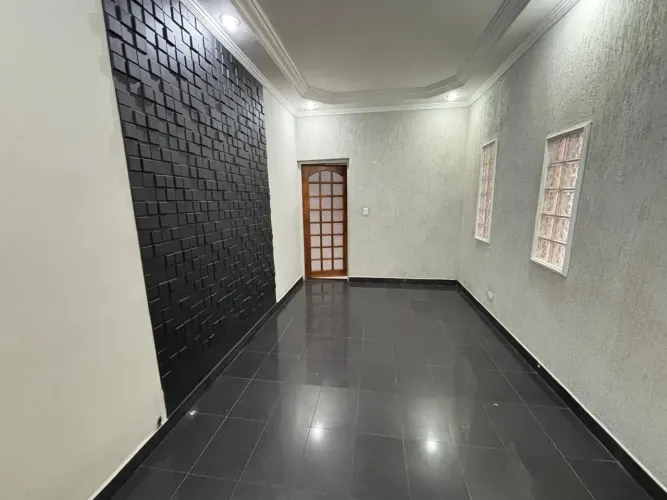 Casa para aluguel possui 220 metros quadrados com 2 quartos em Guilhermina - Praia Grande