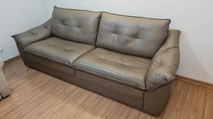 Sofá Couro Legítimo
