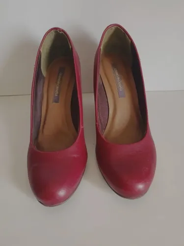 Sapato salto Anabela de corda marca cravo e canela côr vermelho vinho