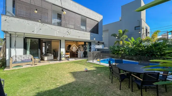 Casa de alto padrão em condomínio fechado no Campeche
