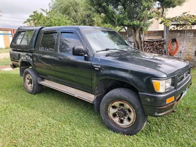 Toyota Hilux CD DLX 4X4 2.8 Diesel 1999