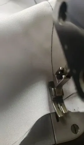 Máquina de costura industrial