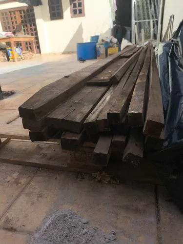 Madeiras e telhas, fazer quiosque, churrasqueira, cobertura de 25 m²