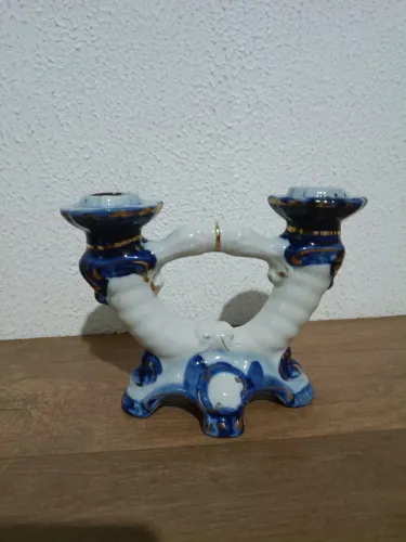 Antigo candelabro em porcelana