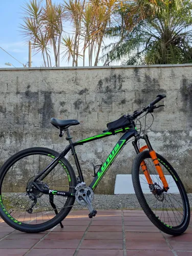 Lotus 29 Aro 29 - Full Shimano Alivio + ProShock a Ar (Preço de Ocasião