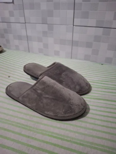 Pantufa Peluciada chinelo de pelúcia confortável com solado antiderrapante