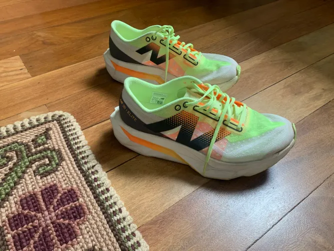Tênis New Balance FuelCell SC Elite V4