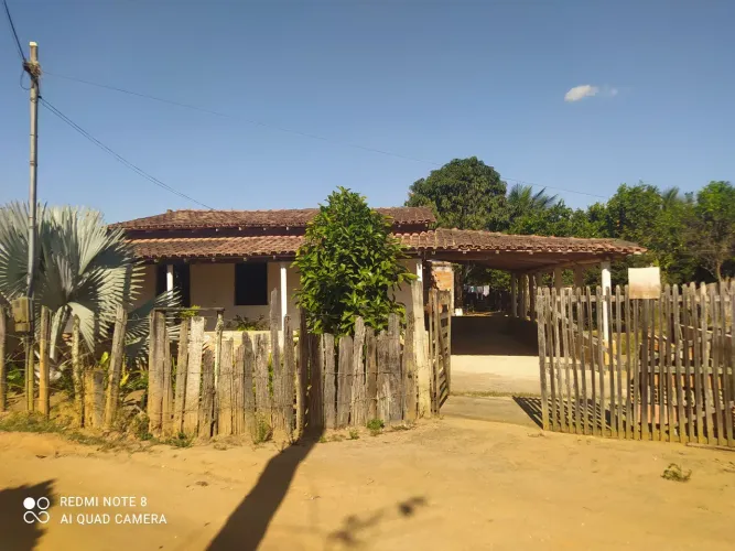Localizada na Balança dos fazendeiros , não paga água fácil acesso ao centro da cidade.