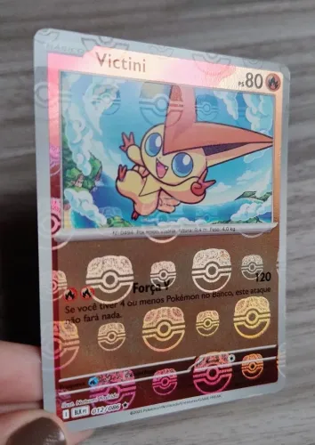 Promoção: Carta Pokémon Victini (012/086)
