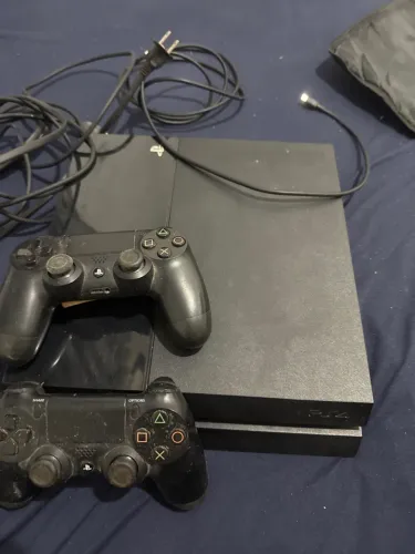 Ps4 com dois controles
