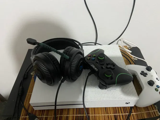 X box one com Jogo DMZ