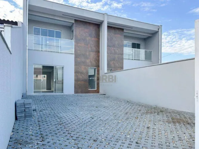 Sobrado Geminado com 3 Dormitórios no bairro Nossa Senhora de Fátima em Penha/SC