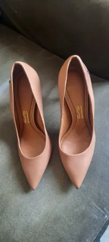 scarpin santa lola bege