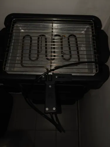 Churrasqueira elétrica 220V Britânia usada 3x