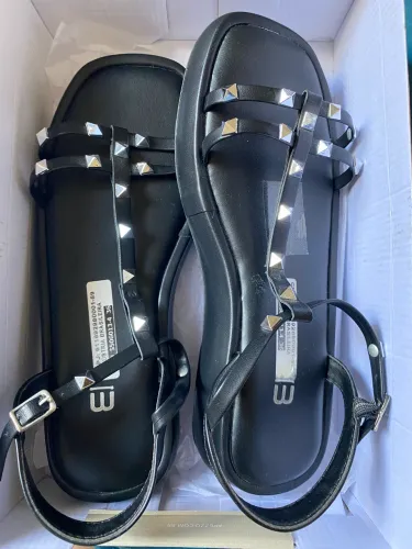 sandália flatform marisa preta 36