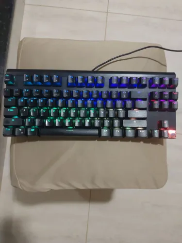 Teclado gamer Mecânico RGB controlável CK101