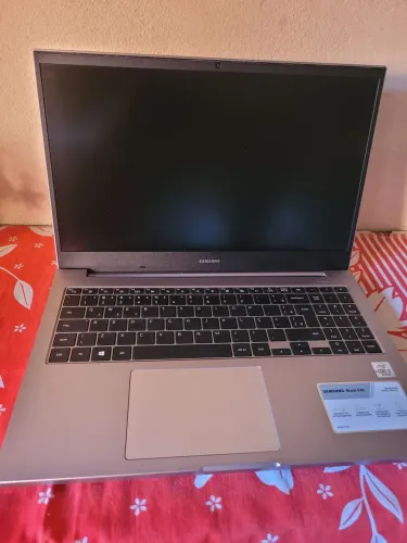 [ PARA PEÇAS OU CONSERTO ] Notebook Samsung NP550X - Sem HD 