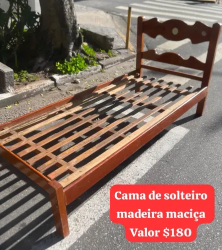 Cama de madeira maciça