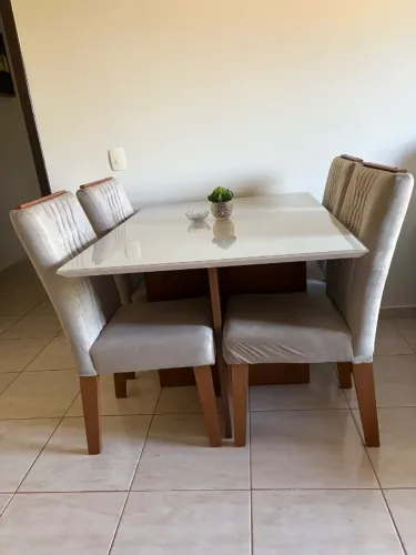Mesa de jantar 4 cadeiras