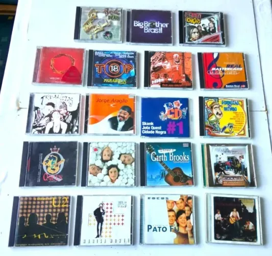 CDs Originais de Músicas - 19 Unidades - Artistas Variados - Com Riscos (Aproveitamento)