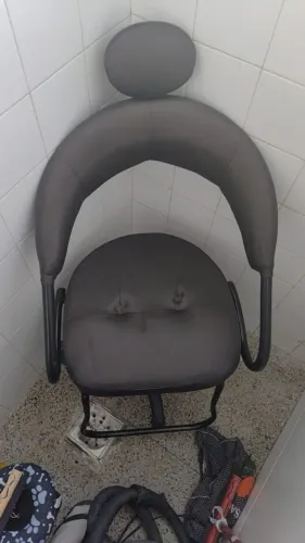Vende-se cadeira de cabeleireiro.