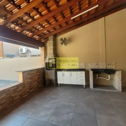 Casa para Locação no Jardim Nunes com 2 Quartos e 3 Vagas de garagem.