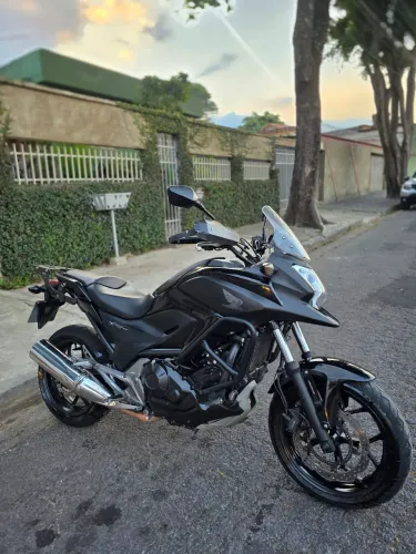 Honda NC 750X 2015 - Econômica e Confortável