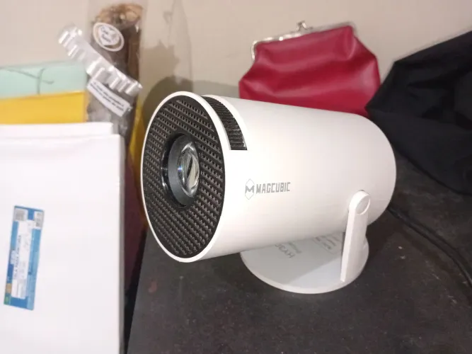 Mini projetor semi-novo