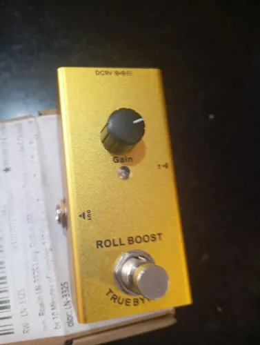 pedal de efeito Rowin Roll Boost