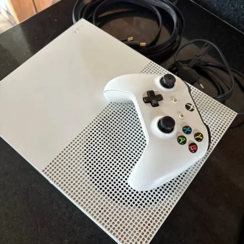 Xbox One S 1TB + Controle