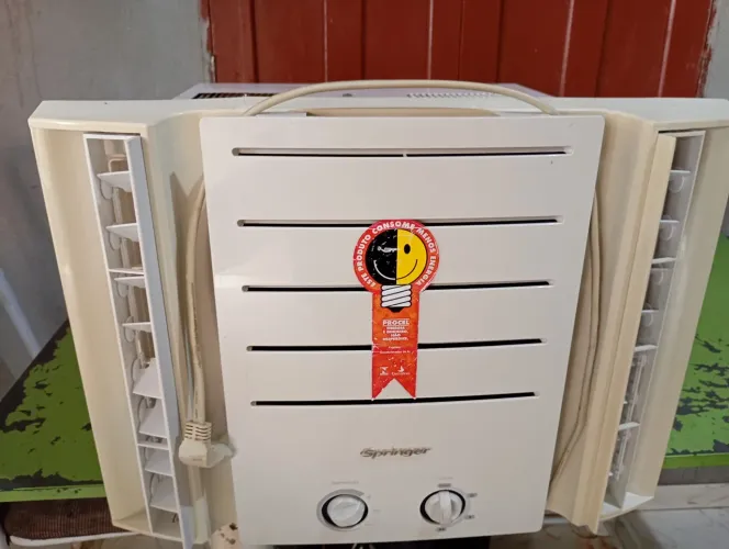 Ar condicionado Springer Midea 10 mil BTUs/110 volts gelando ótimo funcionando r$650