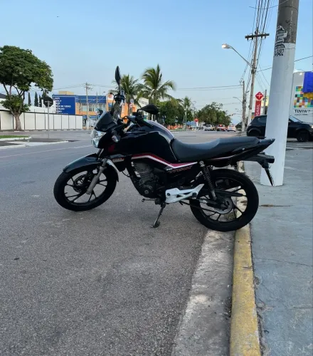Vende-se moto semi nova segundo dono, nota fiscal e chave reserva