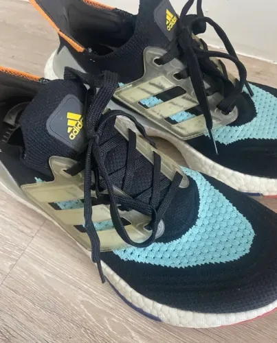 Tênis adidas