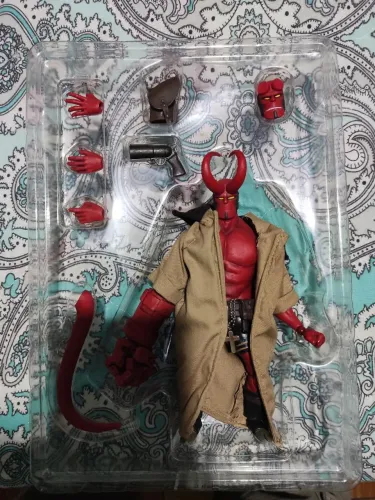 HELLBOY 1000 TOYS