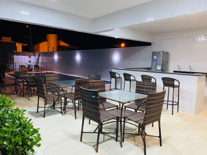 Apartamento Beira Mar na Praia Bela - Elevador, Piscina, 02 Quartos, 1 Suíte, Varanda