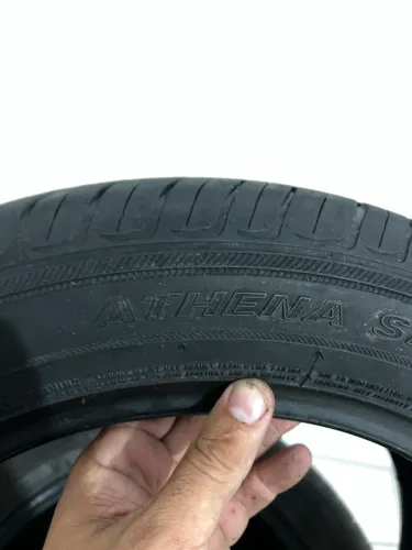 Vendo 4 pneus Aro 15? 195/55 todos iguais 80% de borracha