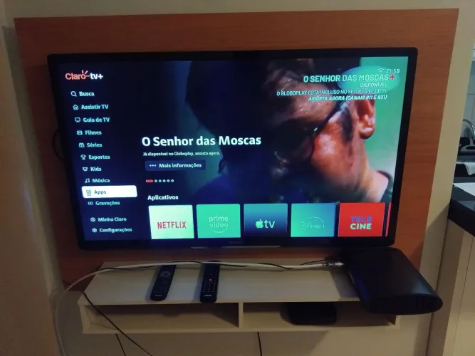Tv Philips 40 Novíssima com suporte. NÃO É SMART.