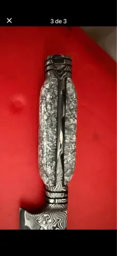 Faca Artesanal forjada em Aço Damasco