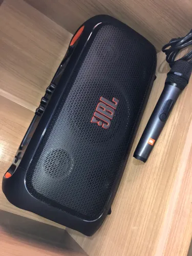 Aceito troca por iPhone mesmo valor caixa de som JBL Essential com microfone
